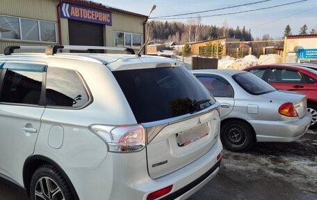 Mitsubishi Outlander III рестайлинг 3, 2014 год, 1 600 000 рублей, 6 фотография