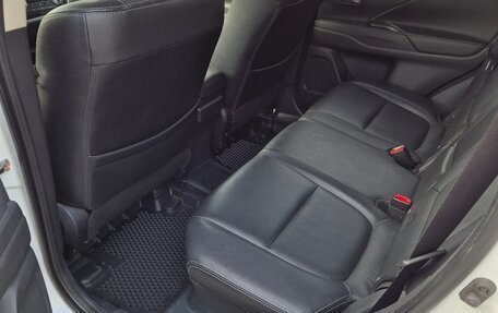 Mitsubishi Outlander III рестайлинг 3, 2014 год, 1 600 000 рублей, 13 фотография