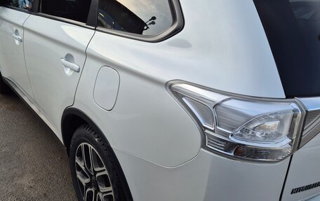 Mitsubishi Outlander III рестайлинг 3, 2014 год, 1 600 000 рублей, 15 фотография