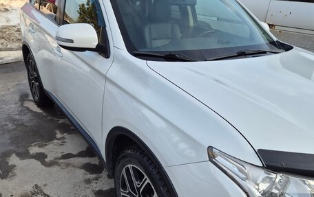 Mitsubishi Outlander III рестайлинг 3, 2014 год, 1 600 000 рублей, 17 фотография