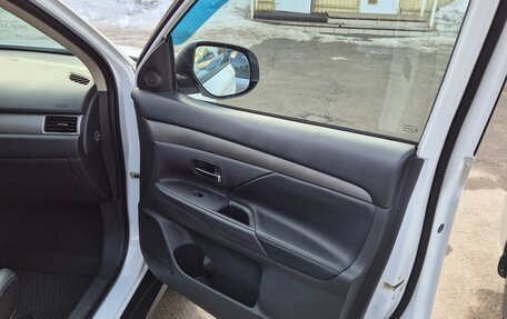 Mitsubishi Outlander III рестайлинг 3, 2014 год, 1 600 000 рублей, 21 фотография