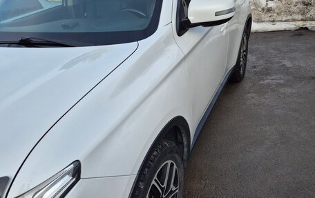 Mitsubishi Outlander III рестайлинг 3, 2014 год, 1 600 000 рублей, 16 фотография