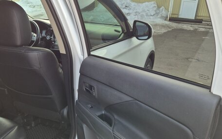 Mitsubishi Outlander III рестайлинг 3, 2014 год, 1 600 000 рублей, 20 фотография