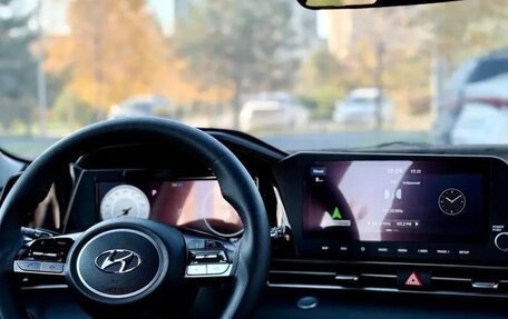 Hyundai Elantra, 2022 год, 1 600 000 рублей, 8 фотография