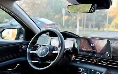 Hyundai Elantra, 2022 год, 1 600 000 рублей, 10 фотография