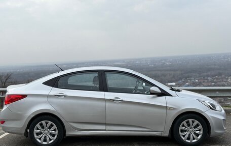 Hyundai Solaris II рестайлинг, 2011 год, 575 000 рублей, 6 фотография