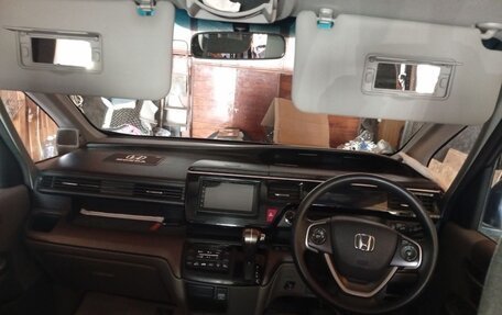 Honda Stepwgn IV, 2015 год, 1 570 000 рублей, 4 фотография