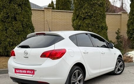 Opel Astra J, 2011 год, 690 000 рублей, 5 фотография