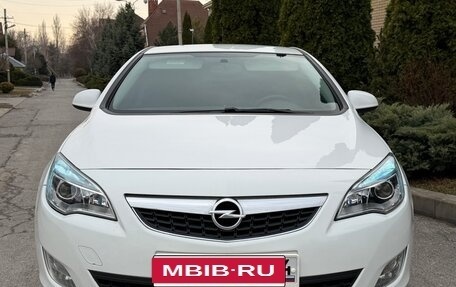 Opel Astra J, 2011 год, 690 000 рублей, 2 фотография