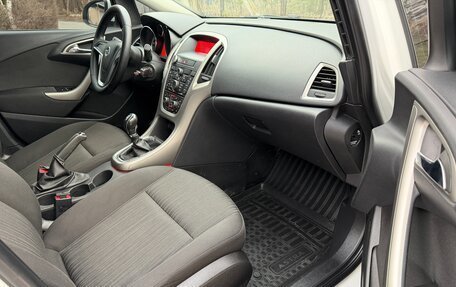 Opel Astra J, 2011 год, 690 000 рублей, 24 фотография