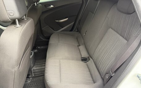 Opel Astra J, 2011 год, 690 000 рублей, 28 фотография