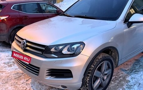 Volkswagen Touareg III, 2011 год, 1 700 000 рублей, 2 фотография