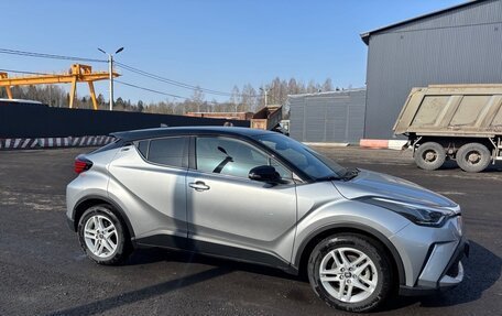 Toyota C-HR I рестайлинг, 2022 год, 2 850 000 рублей, 3 фотография