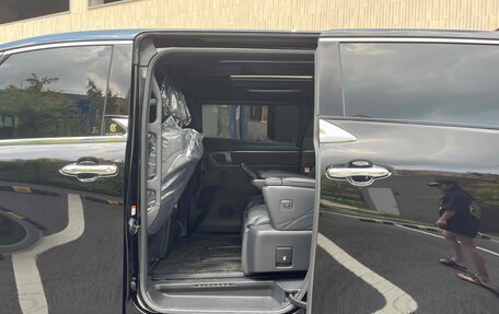 Toyota Alphard, 2025 год, 15 690 000 рублей, 12 фотография