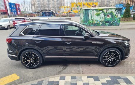 Volkswagen Touareg III, 2018 год, 4 500 000 рублей, 4 фотография