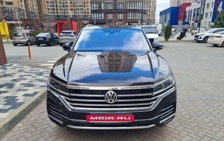 Volkswagen Touareg III, 2018 год, 4 500 000 рублей, 2 фотография