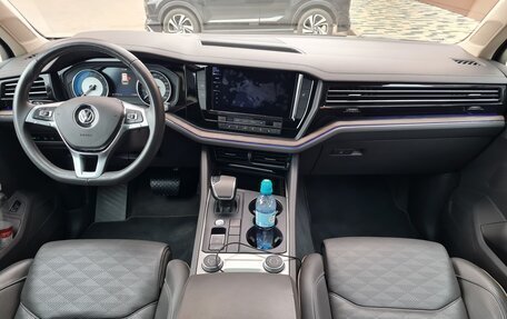 Volkswagen Touareg III, 2018 год, 4 500 000 рублей, 18 фотография