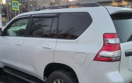 Toyota Land Cruiser Prado 150 рестайлинг 2, 2014 год, 3 290 000 рублей, 6 фотография