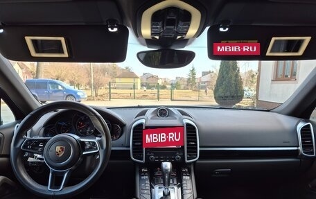 Porsche Cayenne III, 2017 год, 4 090 000 рублей, 29 фотография