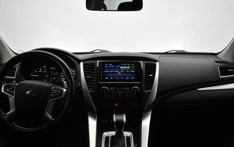 Mitsubishi Pajero Sport III рестайлинг, 2018 год, 3 130 000 рублей, 5 фотография