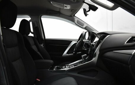 Mitsubishi Pajero Sport III рестайлинг, 2018 год, 3 130 000 рублей, 13 фотография