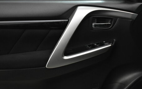 Mitsubishi Pajero Sport III рестайлинг, 2018 год, 3 130 000 рублей, 12 фотография