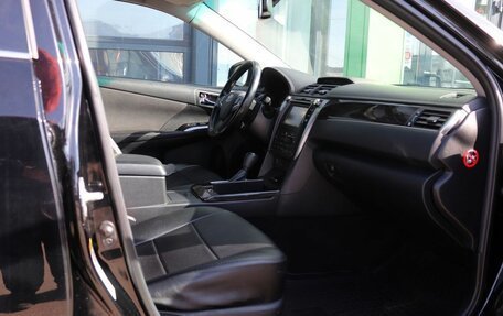 Toyota Camry, 2018 год, 2 200 000 рублей, 13 фотография