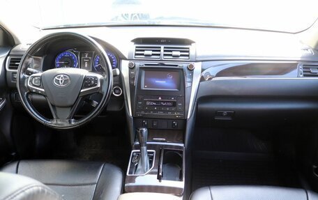 Toyota Camry, 2018 год, 2 200 000 рублей, 15 фотография