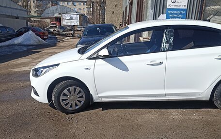 Hyundai Solaris II рестайлинг, 2019 год, 950 000 рублей, 3 фотография