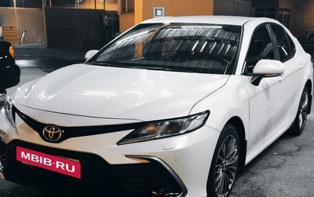 Toyota Camry, 2021 год, 3 700 000 рублей, 2 фотография