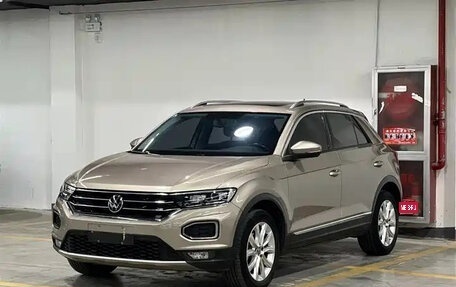 Volkswagen T-Roc I, 2022 год, 1 950 000 рублей, 1 фотография