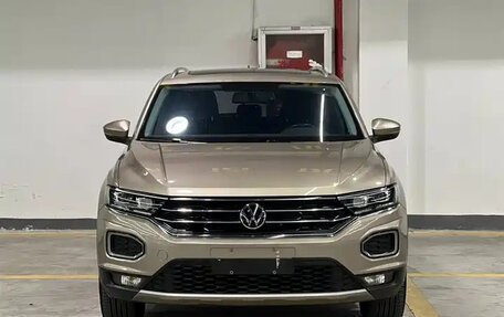 Volkswagen T-Roc I, 2022 год, 1 950 000 рублей, 2 фотография