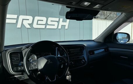 Mitsubishi Outlander III рестайлинг 3, 2018 год, 2 999 000 рублей, 6 фотография