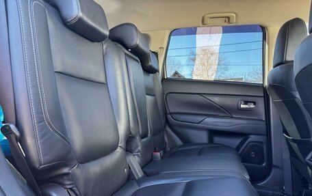 Mitsubishi Outlander III рестайлинг 3, 2018 год, 2 999 000 рублей, 9 фотография