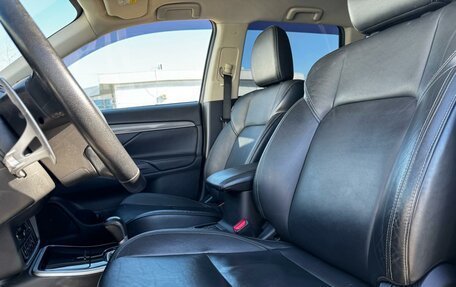 Mitsubishi Outlander III рестайлинг 3, 2018 год, 2 999 000 рублей, 8 фотография