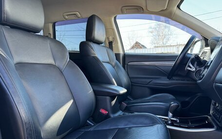 Mitsubishi Outlander III рестайлинг 3, 2018 год, 2 999 000 рублей, 10 фотография