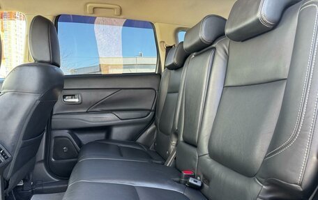 Mitsubishi Outlander III рестайлинг 3, 2018 год, 2 999 000 рублей, 7 фотография