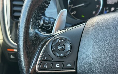 Mitsubishi Outlander III рестайлинг 3, 2018 год, 2 999 000 рублей, 16 фотография