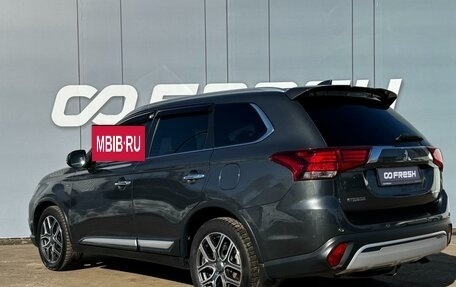Mitsubishi Outlander III рестайлинг 3, 2018 год, 2 999 000 рублей, 2 фотография