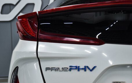 Toyota Prius IV XW50, 2017 год, 2 299 000 рублей, 6 фотография