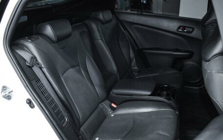 Toyota Prius IV XW50, 2017 год, 2 299 000 рублей, 10 фотография