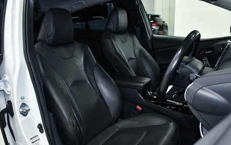 Toyota Prius IV XW50, 2017 год, 2 299 000 рублей, 11 фотография