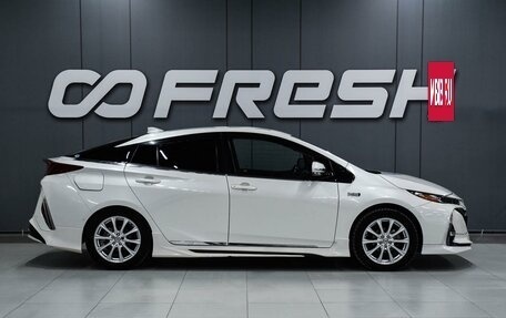 Toyota Prius IV XW50, 2017 год, 2 299 000 рублей, 5 фотография