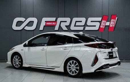 Toyota Prius IV XW50, 2017 год, 2 299 000 рублей, 2 фотография