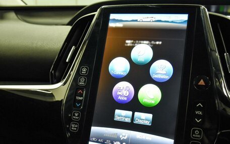 Toyota Prius IV XW50, 2017 год, 2 299 000 рублей, 18 фотография