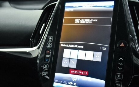 Toyota Prius IV XW50, 2017 год, 2 299 000 рублей, 19 фотография