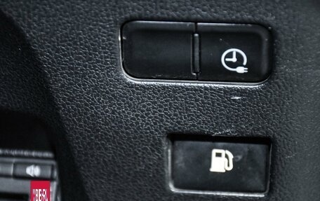 Toyota Prius IV XW50, 2017 год, 2 299 000 рублей, 26 фотография