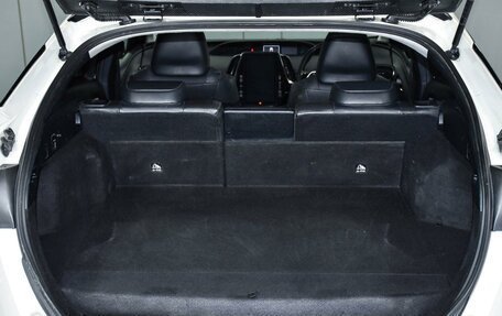 Toyota Prius IV XW50, 2017 год, 2 299 000 рублей, 32 фотография