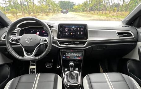 Volkswagen T-Roc I, 2023 год, 1 450 000 рублей, 13 фотография