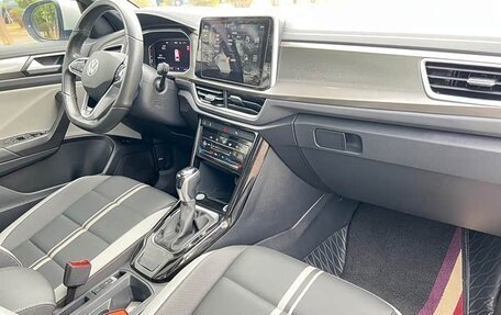 Volkswagen T-Roc I, 2023 год, 1 450 000 рублей, 16 фотография